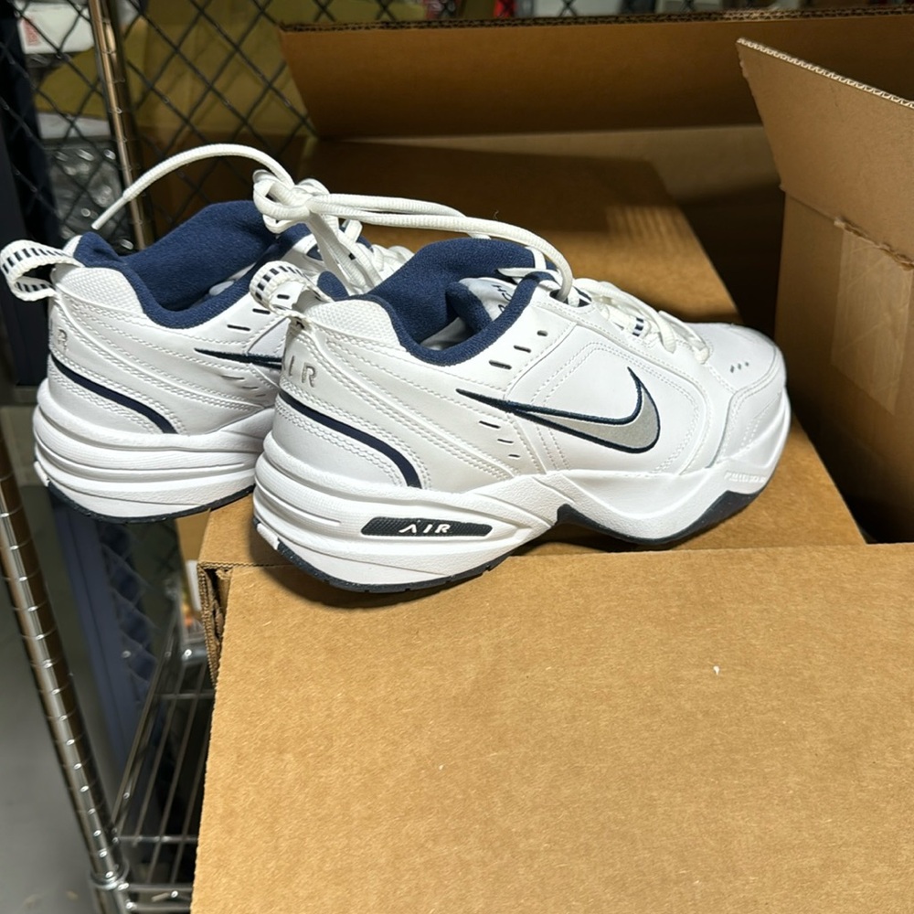 Nike Air Monarch